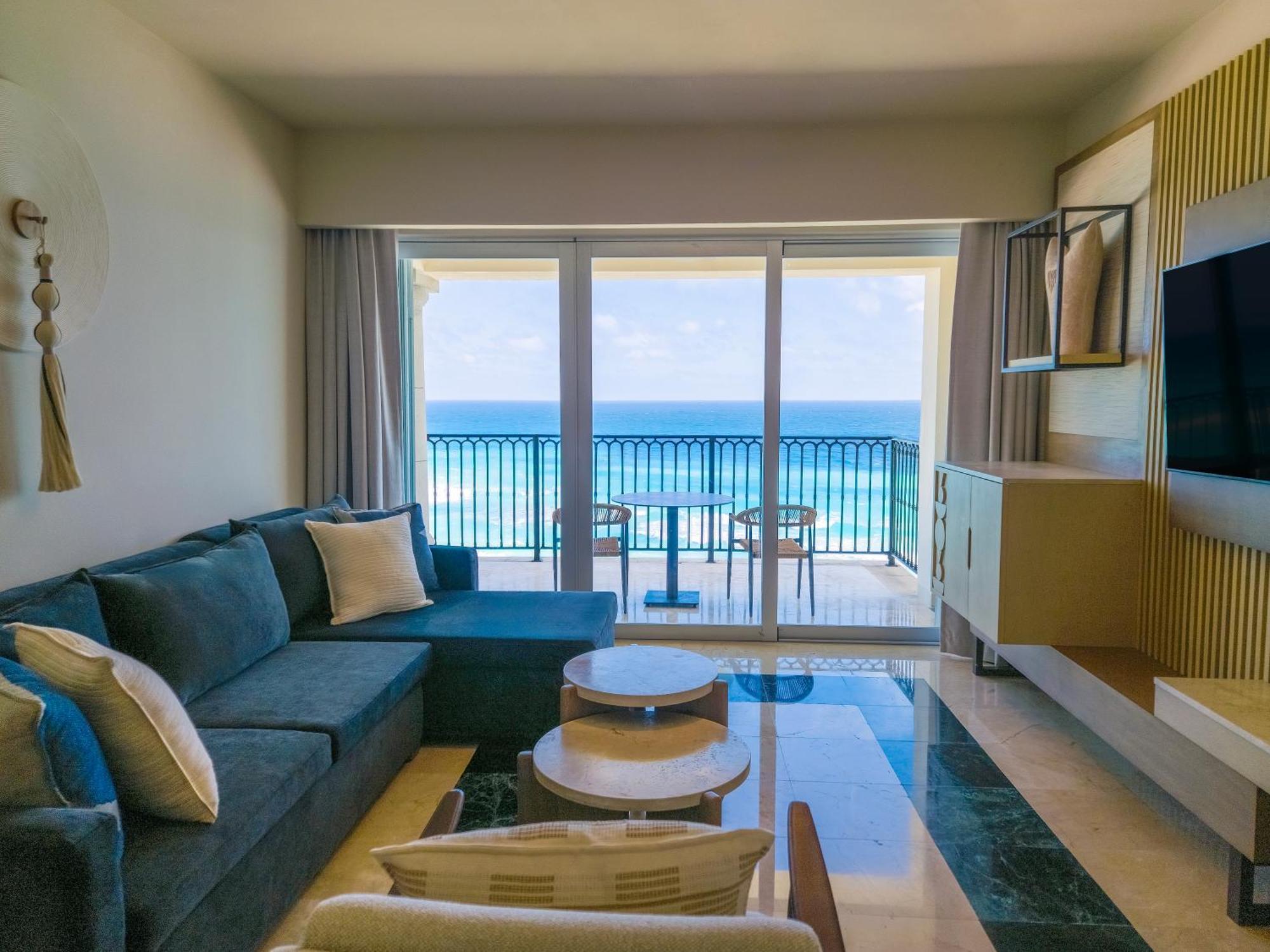 Grand Park Royal Cancun (Adults Only) Экстерьер фото A suite at the Hard Rock Hotel